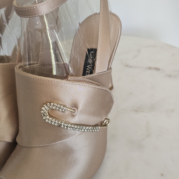 Nine west pump. New in box. Size 8.5. Nude/natural color. - Picture 9 of 14